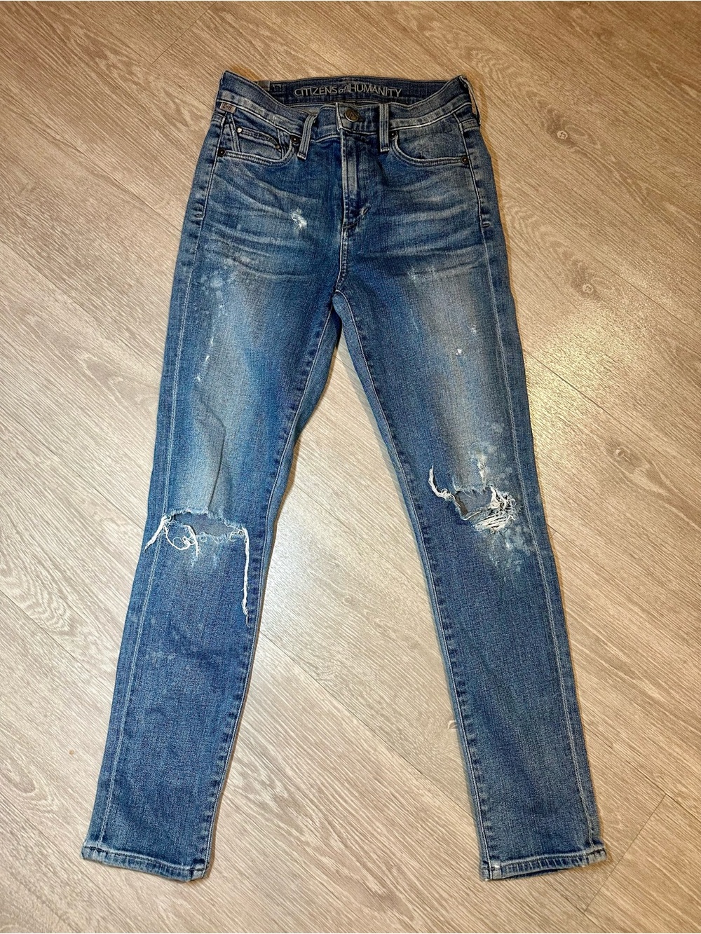 Citizens of Humanity distressed skinny jeans. Preowned. Size 25.